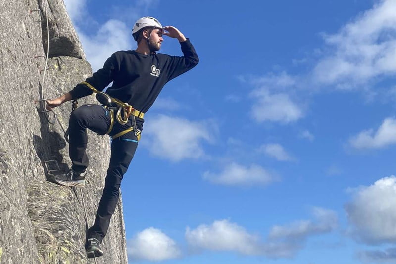 Odd Inge rett opp Knaben Via Ferrata
